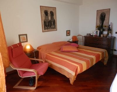 Private double bed room with private bathroom, 500m from subway