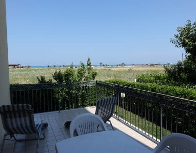 Room facing the sea. Little room for two with balcony in front of the sea.