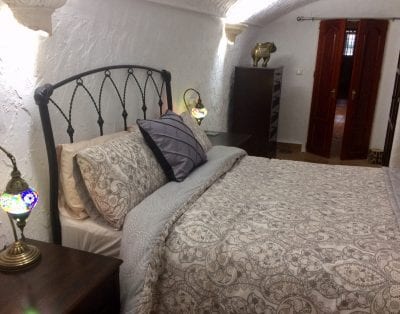 Cueva Romana Cave Room with private bathroom