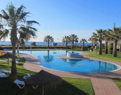 Apartment in front of the beach
