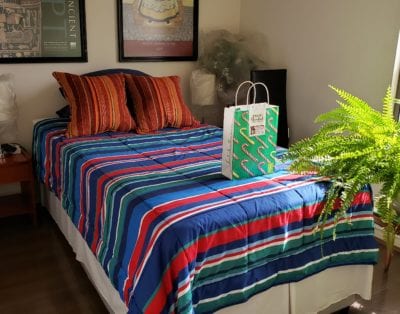 Habitación y baño privados+wifi+desayuno y cena+ropa opcional