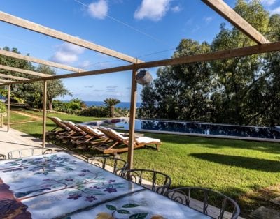 BnB – Private bedroom with pool and awesome seaviews