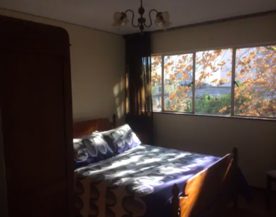 Private room in an apartment near the metro