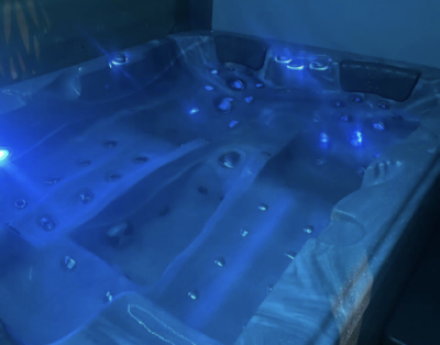 Joli studio avec spa naturiste
