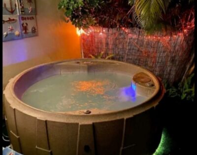 Private pool & jacuzzi and studio. Paradise is here!