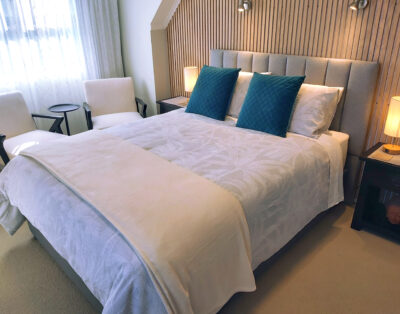 DELUXE ROOM 1 – Guysers (for men)